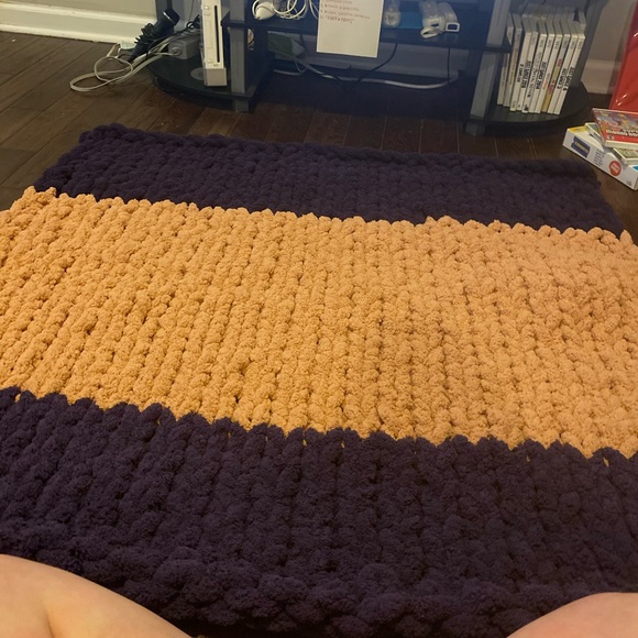 Custom Hand Knit Chunky Blanket - Picture 3 of 8